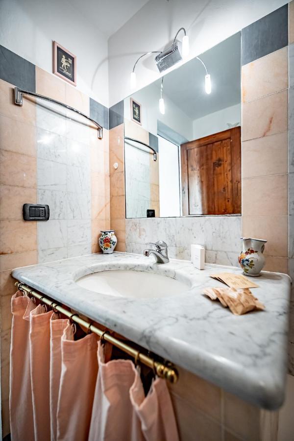 Yid Laura Apartment Florence