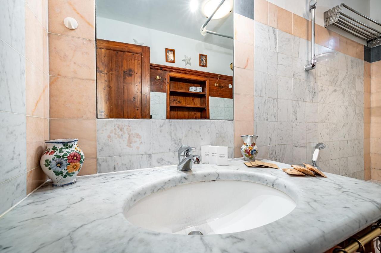 Yid Laura Apartment *