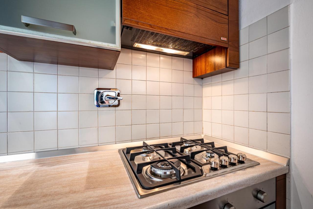 Yid Laura Apartment *